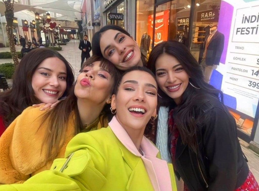 يحظى المسلسل باهتمام كبير خاصة مع ممثليه وممثلاته الموهوبين